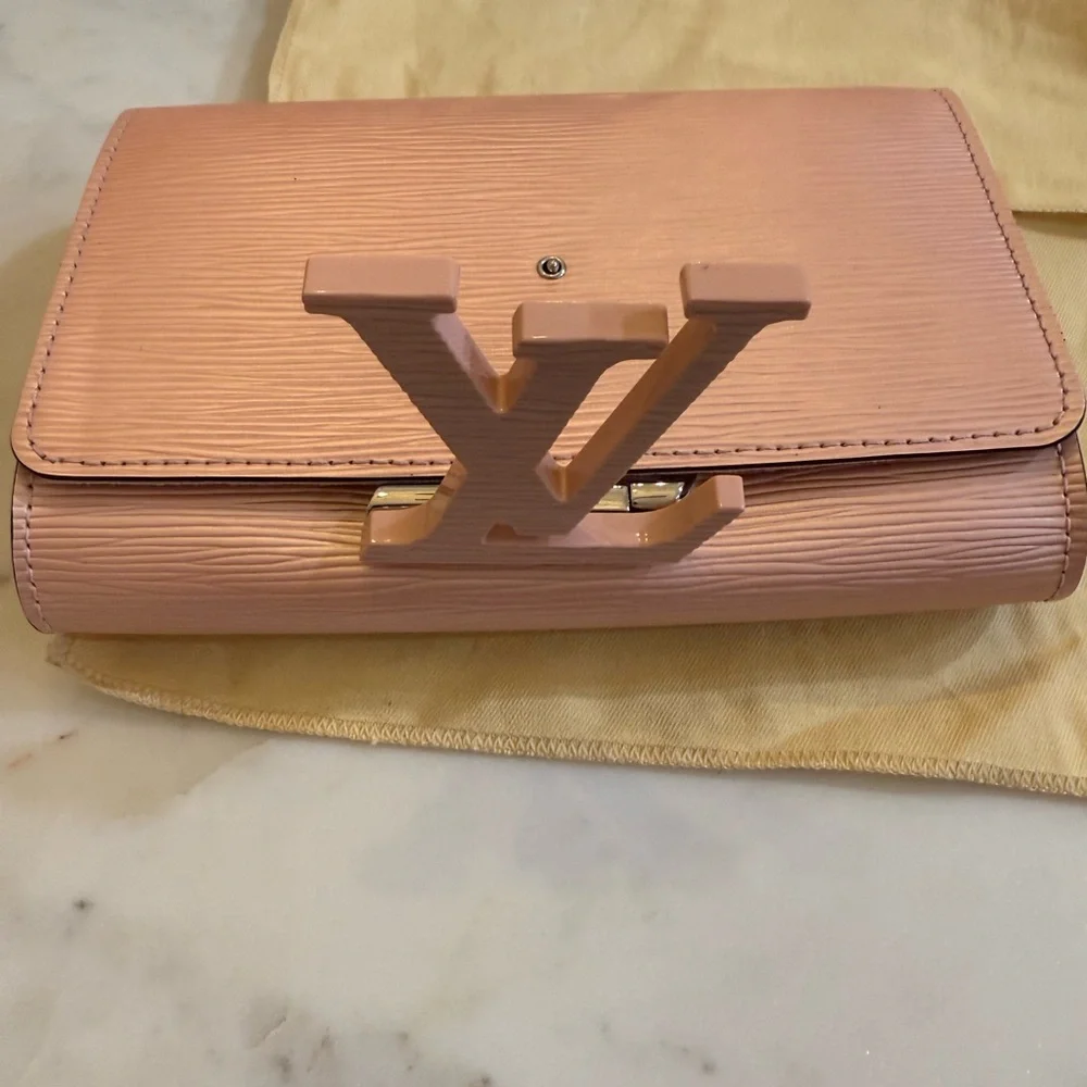 Louis Vuitton Louise Rose Pink Epi Leather Clutch with Chain - Picture 7 of 10